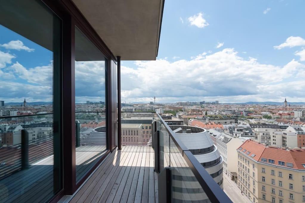 Hoch Hinaus, Neu Und Stilvoll Mit Pool Am Dach Apartment Виена Екстериор снимка