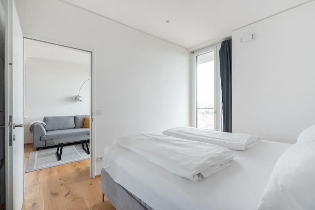 Hoch Hinaus, Neu Und Stilvoll Mit Pool Am Dach Apartment Виена Екстериор снимка