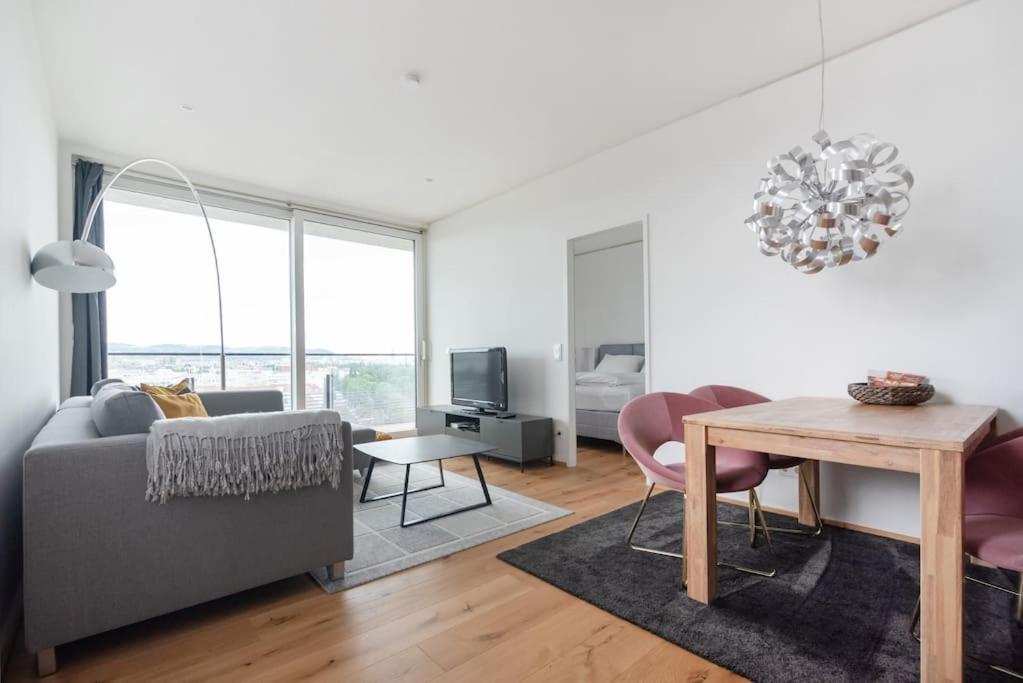 Hoch Hinaus, Neu Und Stilvoll Mit Pool Am Dach Apartment Виена Екстериор снимка