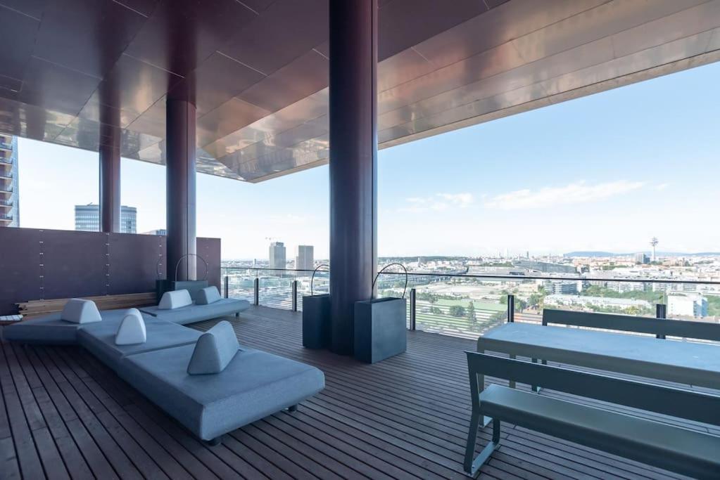Hoch Hinaus, Neu Und Stilvoll Mit Pool Am Dach Apartment Виена Екстериор снимка