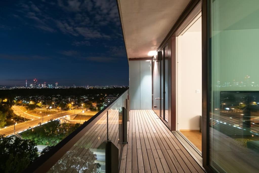 Hoch Hinaus, Neu Und Stilvoll Mit Pool Am Dach Apartment Виена Екстериор снимка