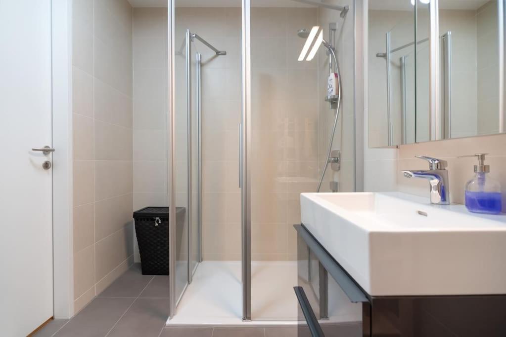 Hoch Hinaus, Neu Und Stilvoll Mit Pool Am Dach Apartment Виена Екстериор снимка